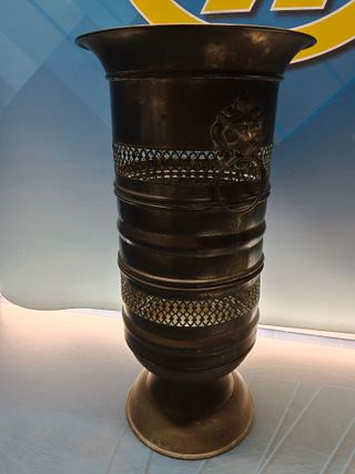 Paraguero, 47 cm. 24 cm. de diametro, metal