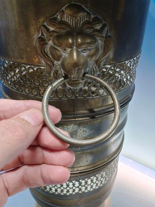 Paraguero, 47 cm. 24 cm. de diametro, metal