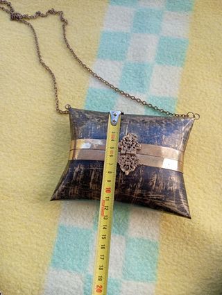 Bolso de fiesta vintage. Metal