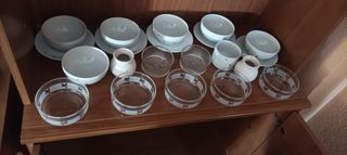 Diferentes juegos de café y menaje