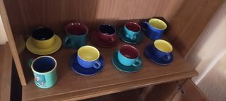 Diferentes juegos de café y menaje