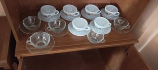 Diferentes juegos de café y menaje