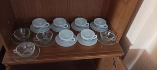 Diferentes juegos de café y menaje