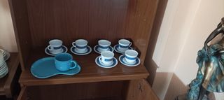 Diferentes juegos de café y menaje