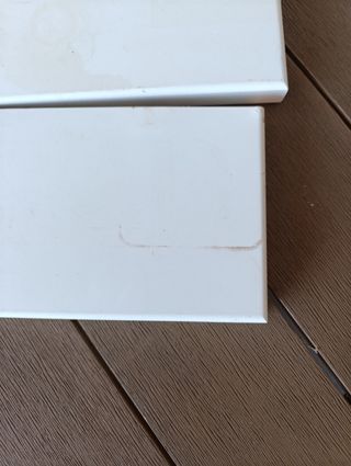 Estantes madera pequeños.