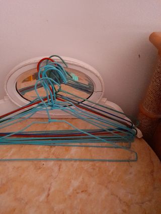 Perchas de alambre 