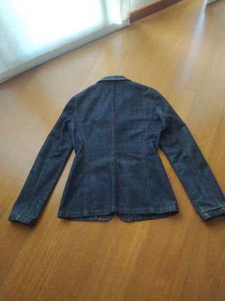 Chaqueta vaquera entallada
