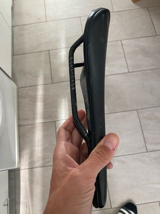 Sillín Fizik carbono