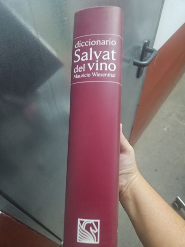 DICCIONARIO DEL VINO-SALVAT