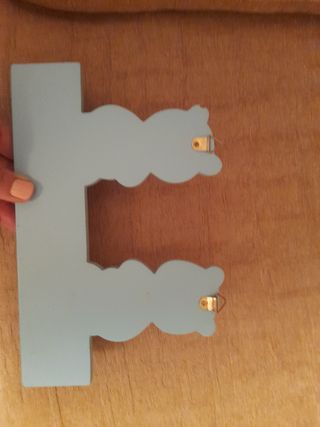 Perchero bebé y medidor fotográfico