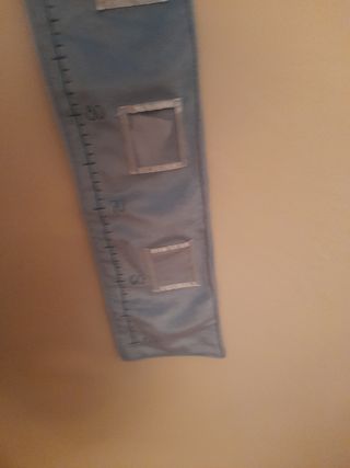 Perchero bebé y medidor fotográfico