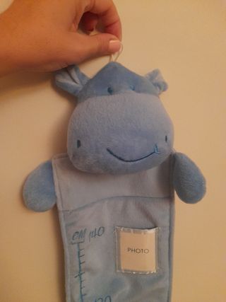 Perchero bebé y medidor fotográfico