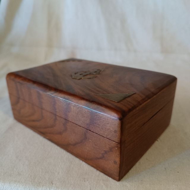Caja de madera noble