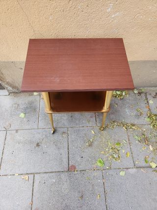 MESA VINTAGE DE TELEVISOR FORMICA