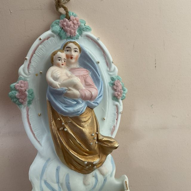 ANTIGUA BENDITERA PILETA DE BISCUIT