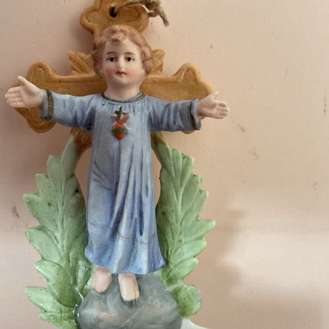 ANTIGUA BENDITERA PILETA DE BISCUIT