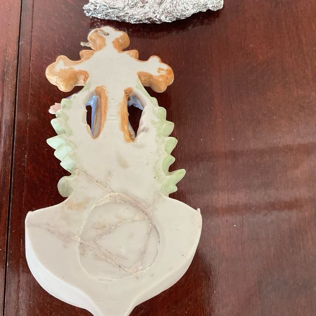 ANTIGUA BENDITERA PILETA DE BISCUIT