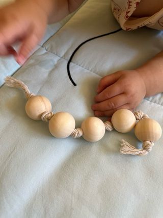 Juguete sensorial de bolas de madera