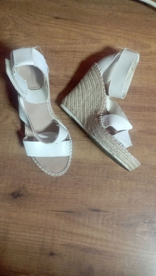 Sandalias Stradivarius. Rebajo. Es un regalo.