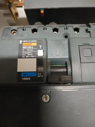 Interruttore magnetotermico differenz