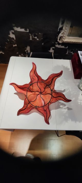 Lámpara Sol artesana, de cuero y hierro