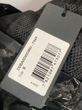 Guess Chaqueta ligera negra con capucha S