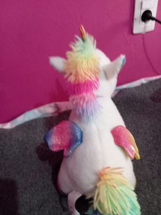 Unicornio mágico peluche