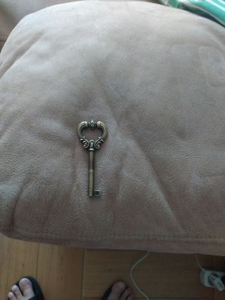 Llave de armario de laton