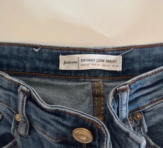 Jeans skinny strappati