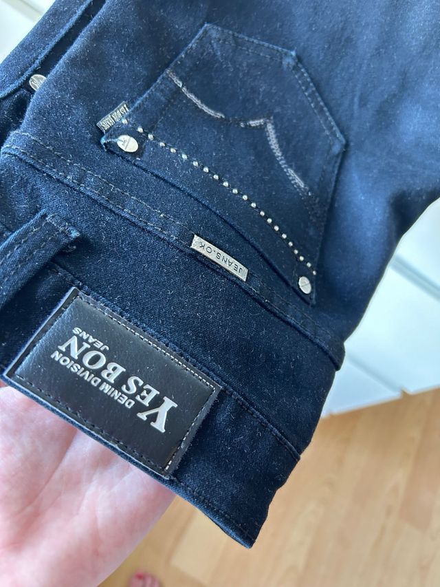 Pantalon vaquero negro recto