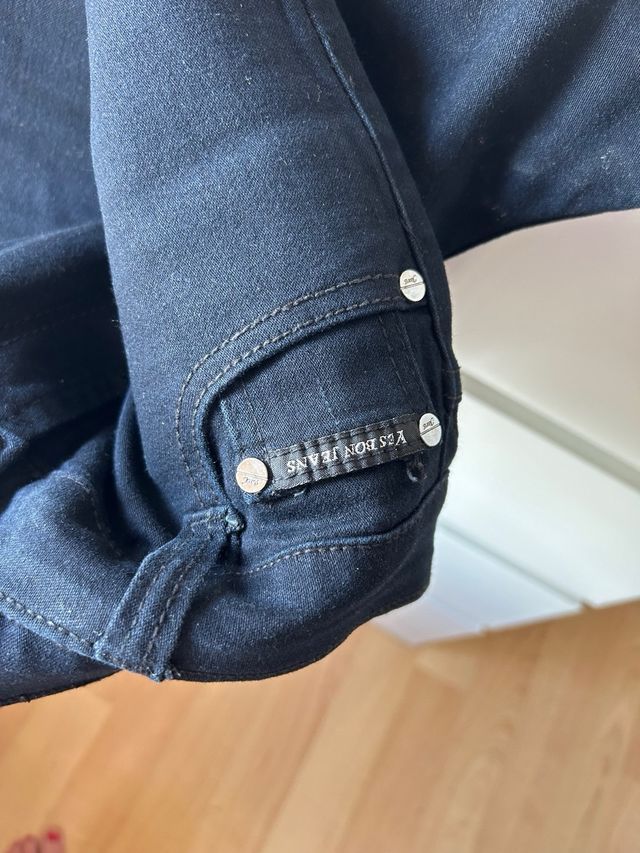 Pantalon vaquero negro recto