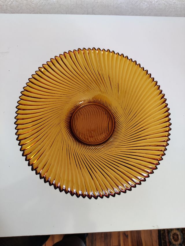 Centrotavola piatto in vetro marrone