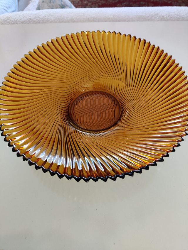 Centrotavola piatto in vetro marrone