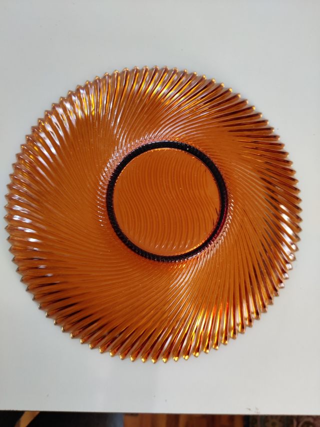 Centrotavola piatto in vetro marrone