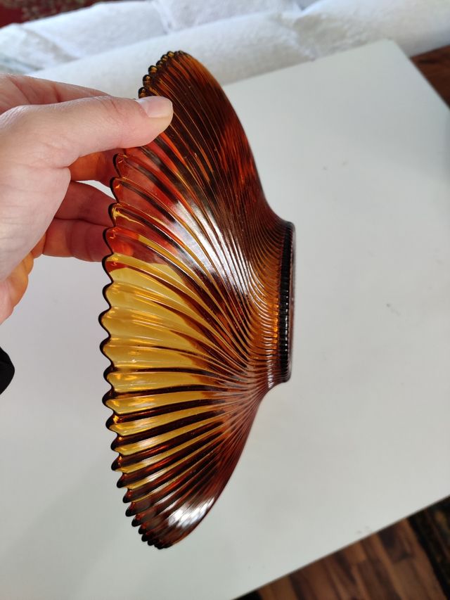 Centrotavola piatto in vetro marrone