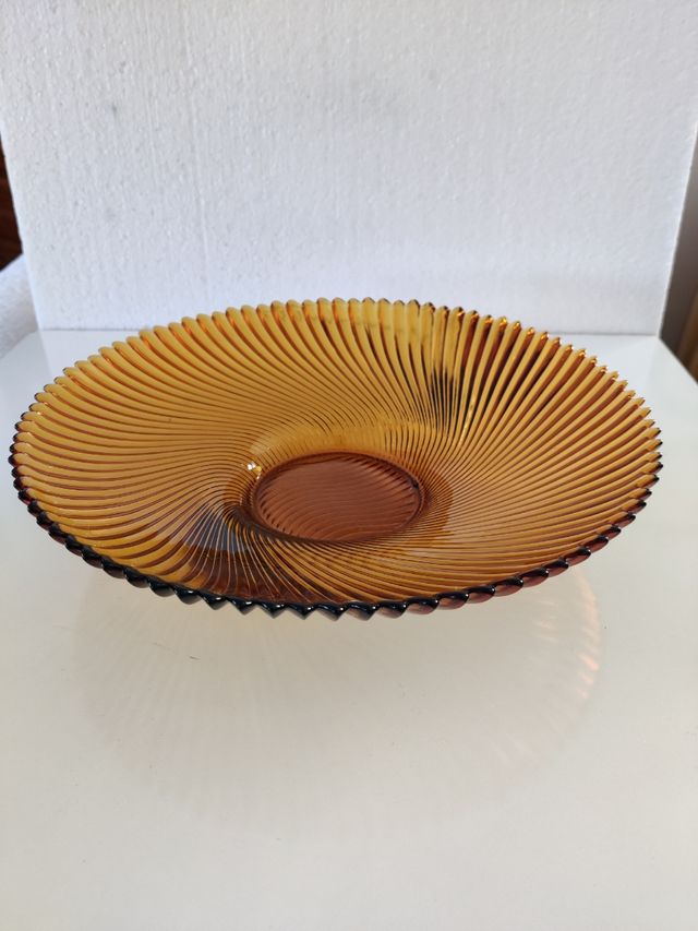 Centrotavola piatto in vetro marrone