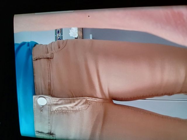 Pantalon beige mujer Stradivarius