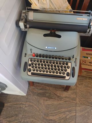 Macchina da scrivere lexicom 80 E