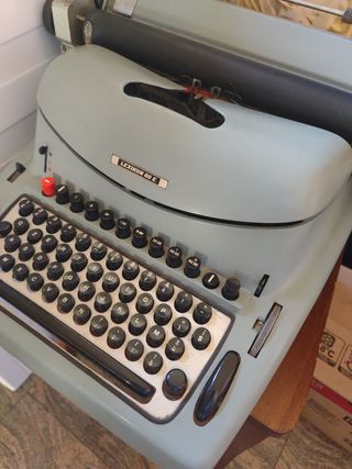 Macchina da scrivere lexicom 80 E