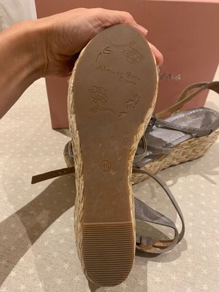 Zapato fantasía con cuña de esparto y cristales