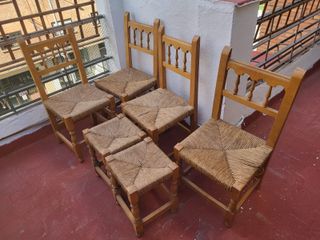 4 SILLAS MADERA + 2 TABURETES BAJOS