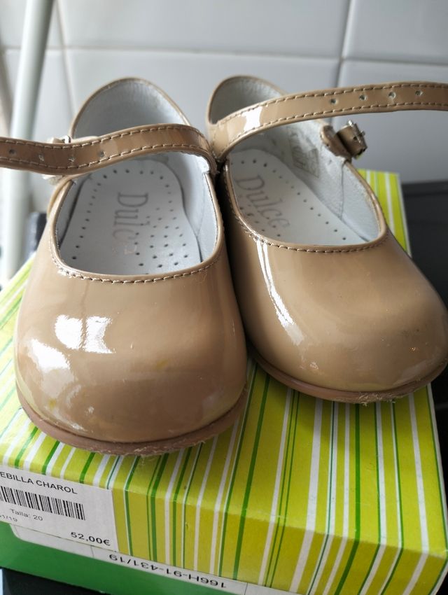 Zapatos niña, color arena charol #20