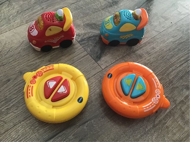 Circuito de coches RC Vtech + regalo