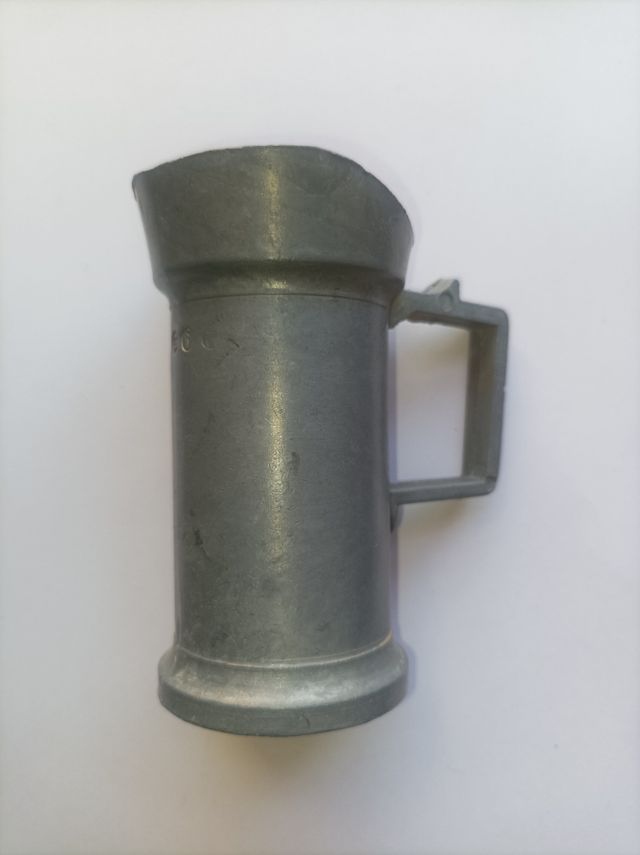 Caraffe antiche in peltro