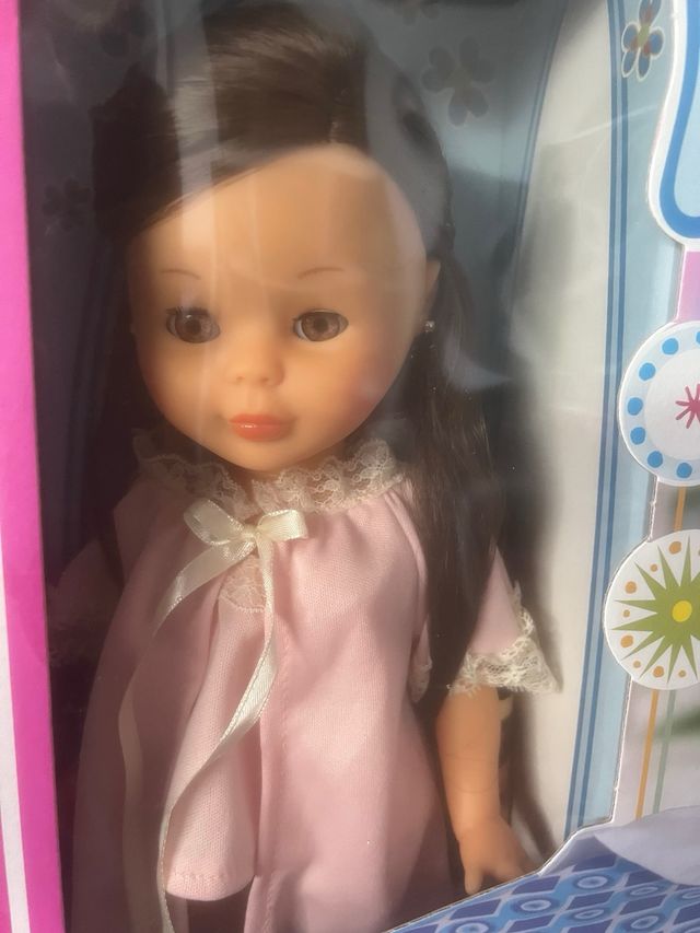 Nancy con cama nueva a estrenar