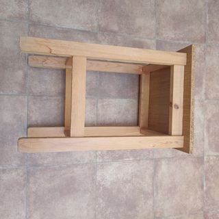 Mesa pequeña de madera