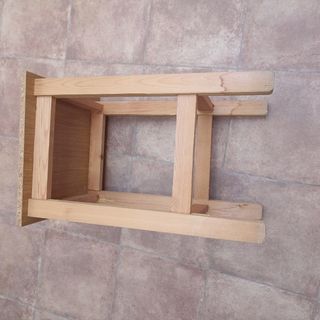 Mesa pequeña de madera