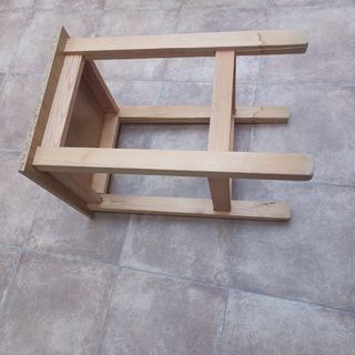 Mesa pequeña de madera