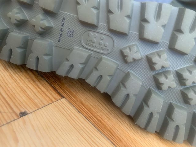 Botas verde caqui sin estrenar