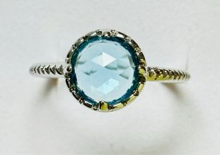 Anillo con topacio azul natural y plata de ley 925
